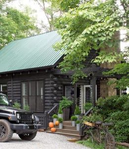 Looking for exterior home inspiration? Check out these 15 Modern Rustic Homes with Black Exteriors! MountainModernLife.com