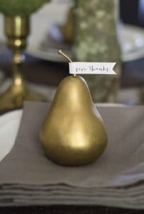 Check out how you can create a simple and rustic Give Thanks place setting for Thanksgiving. MountainModernLife.com