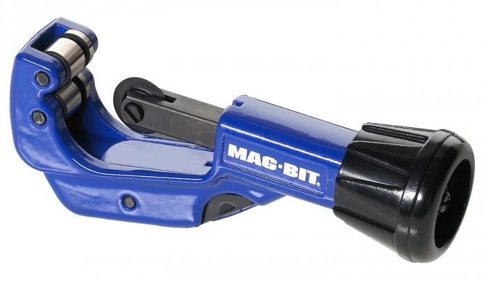 7 Gift Ideas for the DIYer, including my favorite tools and some stocking stuffers for less than $20! MountainModernLife.com