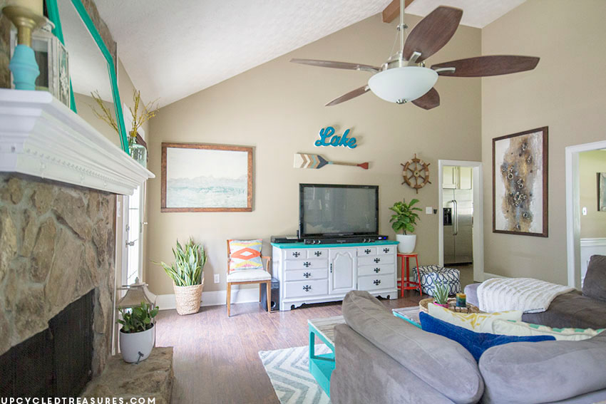 family-room-and-ideas-for-decorating-around-tv-upcycledtreasures