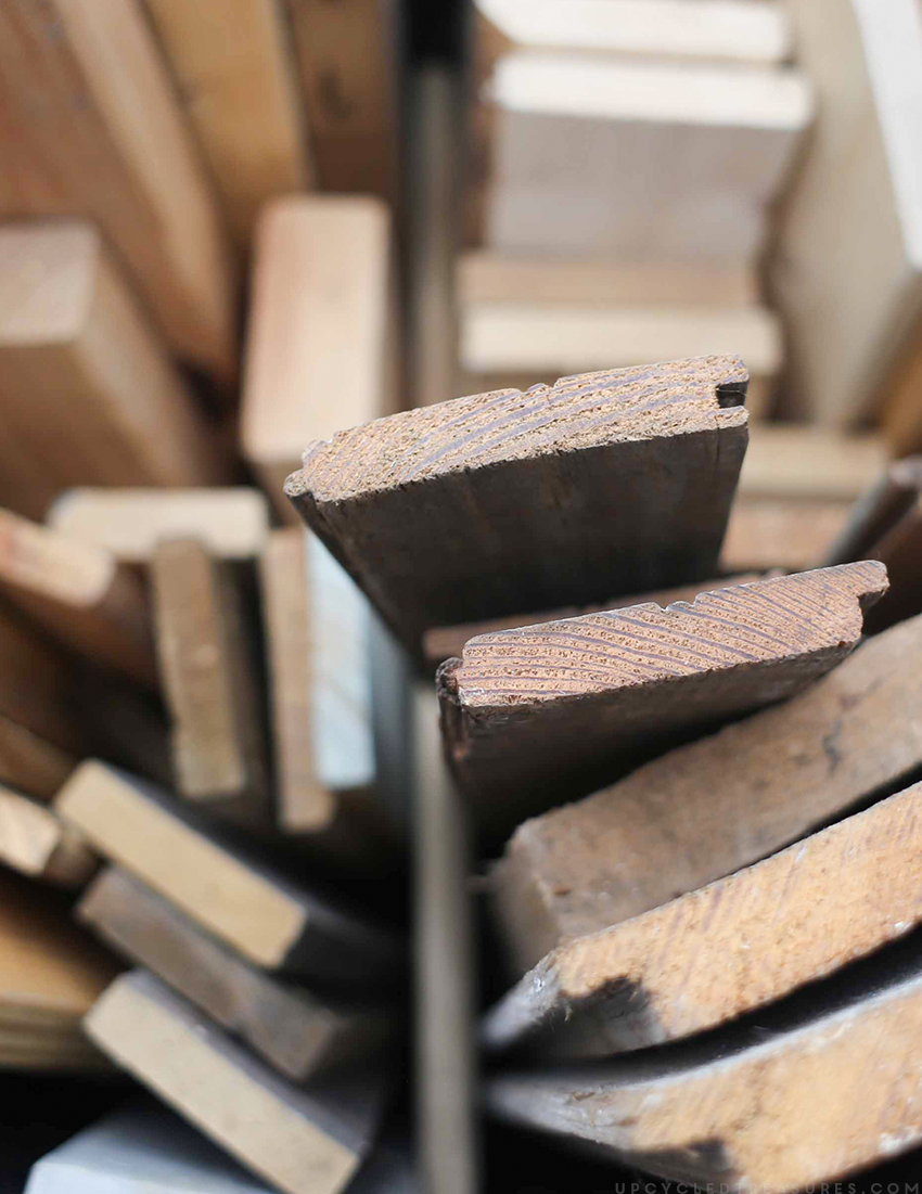 If your garage is cluttered with random pieces of wood, then you need to check out this simple solution on how to easily organize scrap wood! 