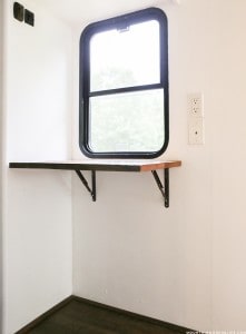 diy-rustic-reclaimed-wall-mounted-desk-mountainmodernlife.com
