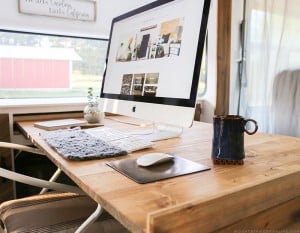 Whether you live in a small space, or are looking for space saving ideas, you've gotta check out this DIY pull out table that was built inside a RV! MountainModernLife.com