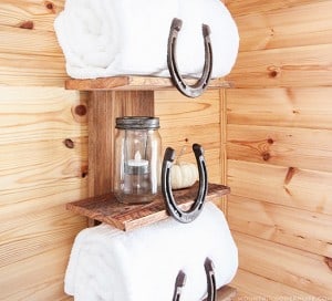 diy-horseshoe-towel-rack-mountainmodernlife-com-550