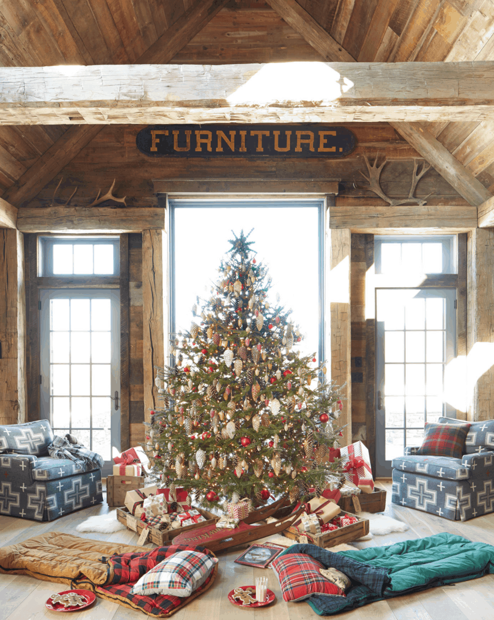 rustic-cabin-christmas-tree-countryliving | Mountain Modern Life, image size:1000x1256
