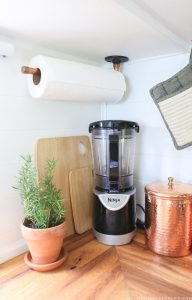 Rustic Modern DIY Paper Towel Holder using Copper Pipe Fittings | MountainModernLife.com