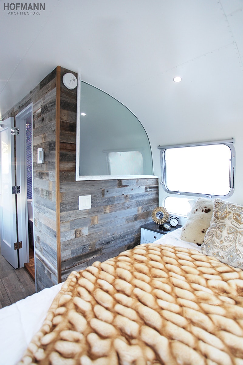 If white paint, various wood tones, and lots of texture is your thing, you'll love these rustic camper remodels! Photo Source: Hoffman Architecture