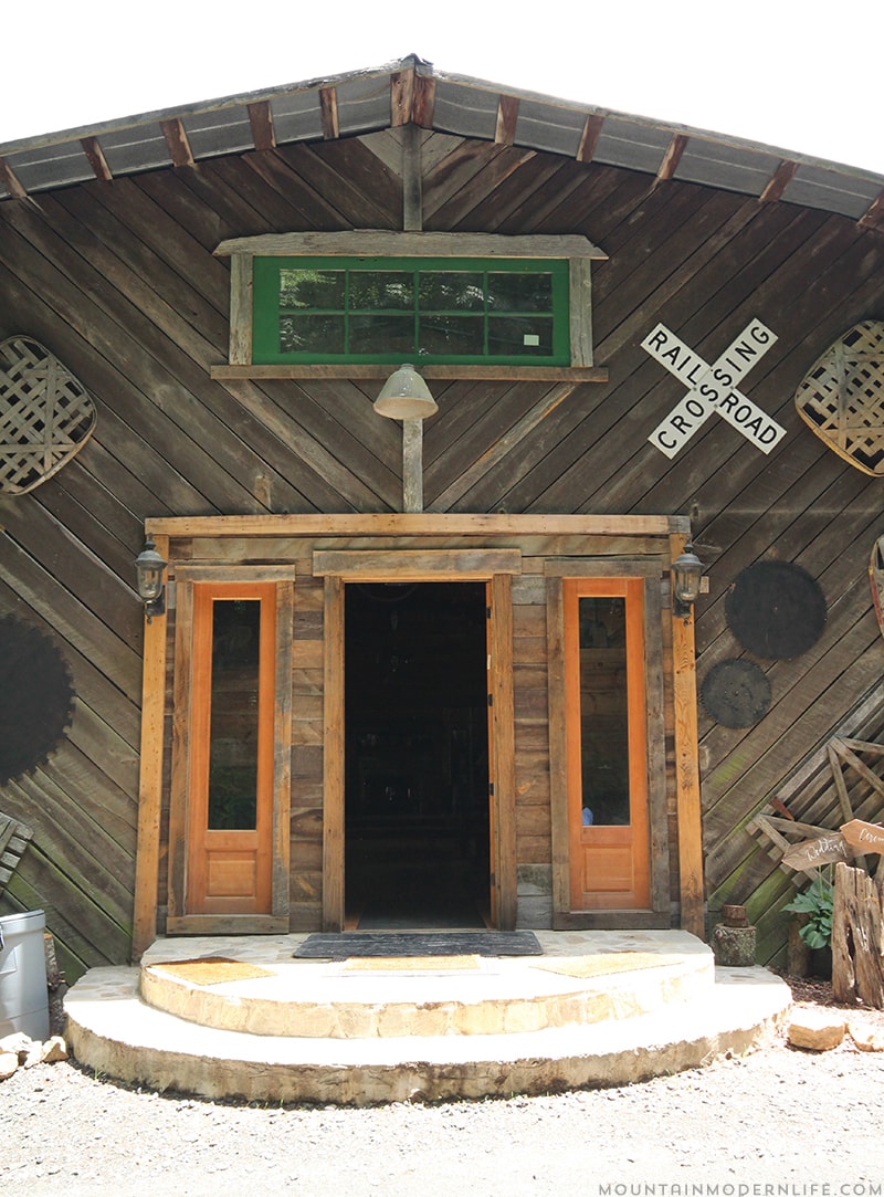 Looking for a majestic North Carolina Mountain Getaway for your destination wedding or next vacation? Check out Memory Mountain at Wolf Laurel! MountainModernLife.com