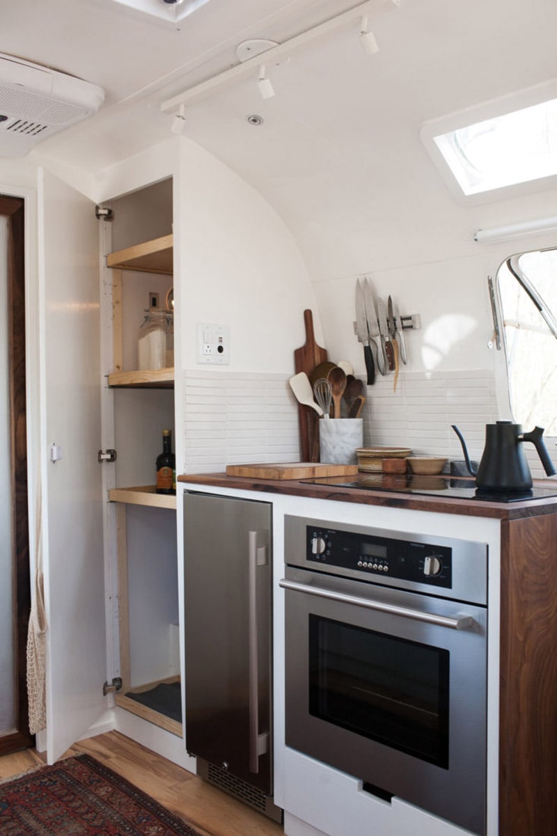 If white paint, various wood tones, and lots of texture is your thing, you'll love these rustic camper remodels! Photo Source: The Modern Caravan