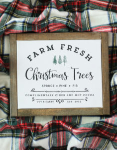 See how easy it is to make Holiday signs from printables with this image transfer method! Perfect for decorating your own home or to give away as gifts.