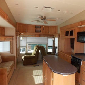 Tour this tiny home that feels more like a cozy cottage than a camper! Photos from CleverFoxMama (Instagram)