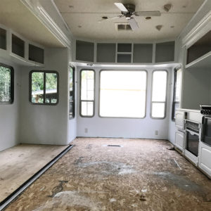 Tour this tiny home that feels more like a cozy cottage than a camper! Photos from CleverFoxMama (Instagram)