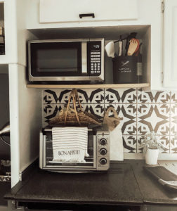 Tour this tiny home that feels more like a cozy cottage than a camper! Photos from CleverFoxMama (Instagram)