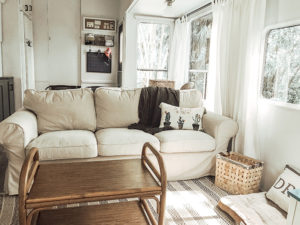 Tour this tiny home that feels more like a cozy cottage than a camper! Photos from CleverFoxMama (Instagram)
