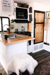 (Camper) Design Vibes Featuring ThoseByrneGirls: See how a family of 6 travels in this bohemian-inspired Camper! MountainModernLife.com