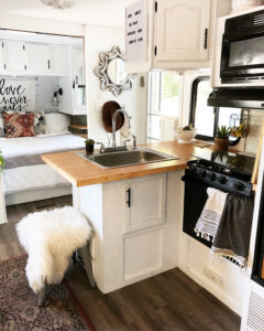(Camper) Design Vibes Featuring ThoseByrneGirls: See how a family of 6 travels in this bohemian-inspired Camper! MountainModernLife.com