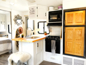 (Camper) Design Vibes Featuring ThoseByrneGirls: See how a family of 6 travels in this bohemian-inspired Camper! MountainModernLife.com