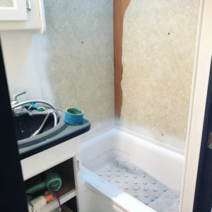 (Camper) Design Vibes Featuring LovetheTinyLife -See how a family of 3 lives in this renovated travel trailer!