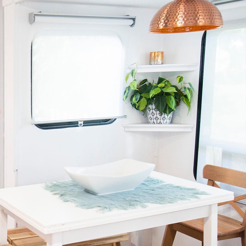 (Camper) Design Vibes Featuring LovetheTinyLife -See how a family of 3 lives in this renovated travel trailer!