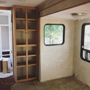 (Camper) Design Vibes Featuring LovetheTinyLife -See how a family of 3 lives in this renovated travel trailer!