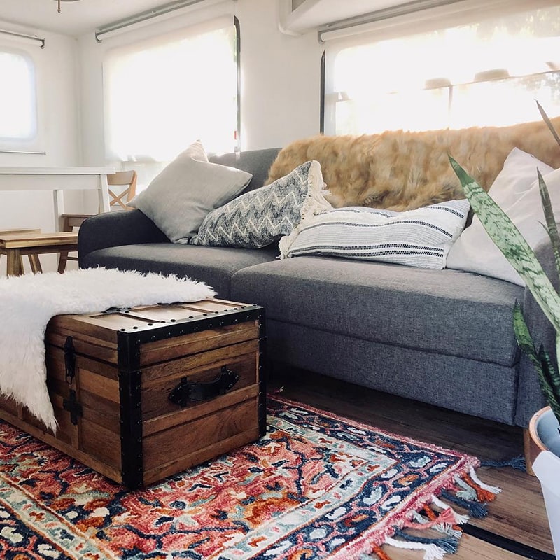 (Camper) Design Vibes Featuring LovetheTinyLife -See how a family of 3 lives in this renovated travel trailer!