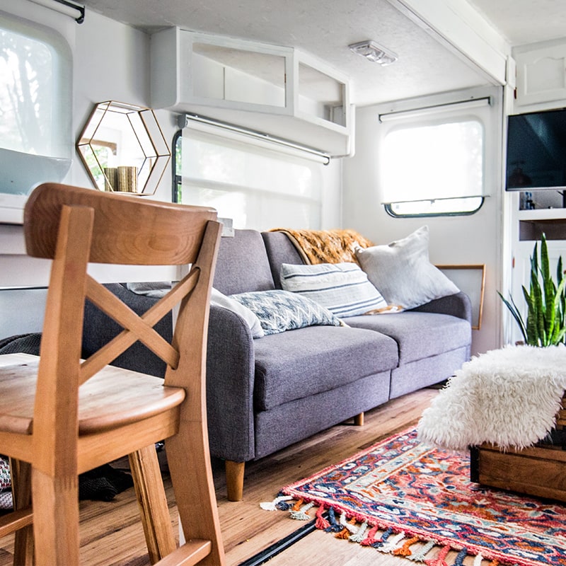 (Camper) Design Vibes Featuring LovetheTinyLife -See how a family of 3 lives in this renovated travel trailer!