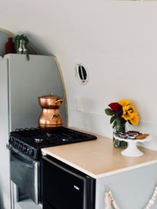 Camper Tour: Meet Magdalene the Airstream (for sale!), a vintage trailer renovated by Steady Streamin’ Cashios! | Featured on MountainModernLife.com