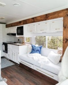 Tour this modern yet cozy renovated RV filled with lots of white, shiplap, and warm wood tones from @WilsonGrandAdventures! Featured on MountainModernLife.com