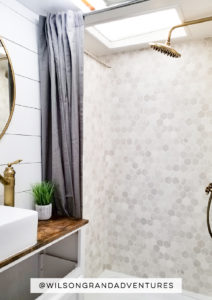 Tour this remodeled RV filled with lots of white, shiplap, and warm wood tones from @WilsonGrandAdventures! Featured on MountainModernLife.com