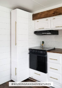 Tour this remodeled RV filled with lots of white, shiplap, and warm wood tones from @WilsonGrandAdventures! Featured on MountainModernLife.com