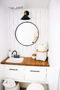 Tour this kid-friendly modern rustic camper remodel from @Joinery&DesignCo! #camperreno #campermakeover #camperremodel #tinyhometour #modernrustic