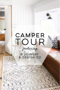 Tour this kid-friendly modern rustic camper remodel from @Joinery&DesignCo! #camperreno #campermakeover #camperremodel #tinyhometour #modernrustic