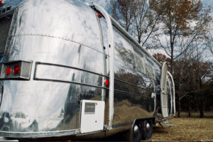 Camper Tour: Meet Magdalene the Airstream (for sale!), a vintage trailer renovated by Steady Streamin’ Cashios! | Featured on MountainModernLife.com