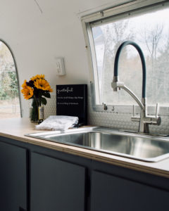Camper Tour: Meet Magdalene the Airstream (for sale!), a vintage trailer renovated by Steady Streamin’ Cashios! | Featured on MountainModernLife.com