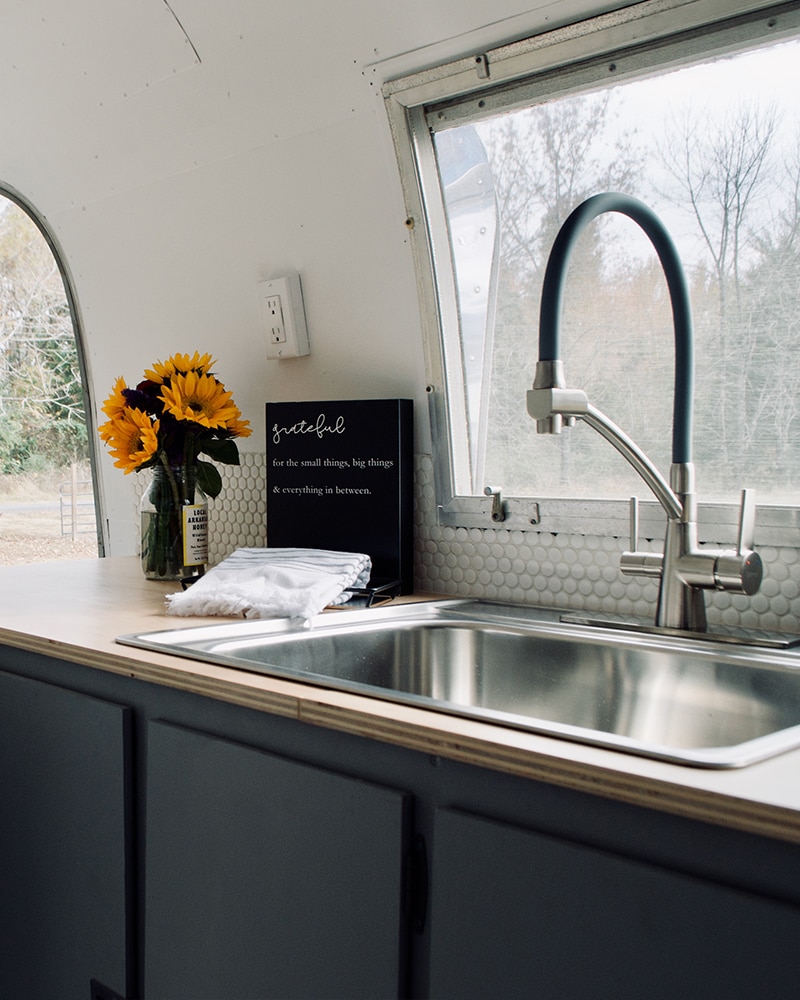 Camper Tour: Meet Magdalene the Airstream (for sale!), a vintage trailer renovated by Steady Streamin’ Cashios! | Featured on MountainModernLife.com