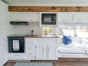 Tour this modern yet cozy renovated RV filled with lots of white, shiplap, and warm wood tones from @WilsonGrandAdventures! Featured on MountainModernLife.com