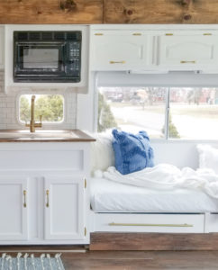 Tour this modern yet cozy renovated RV filled with lots of white, shiplap, and warm wood tones from @WilsonGrandAdventures! Featured on MountainModernLife.com