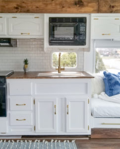 Tour this modern yet cozy renovated RV filled with lots of white, shiplap, and warm wood tones from @WilsonGrandAdventures! Featured on MountainModernLife.com