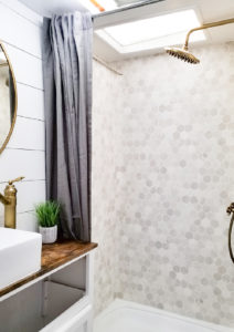 Tour this remodeled RV filled with lots of white, shiplap, and warm wood tones from @WilsonGrandAdventures! Featured on MountainModernLife.com