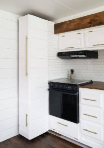 Tour this remodeled RV filled with lots of white, shiplap, and warm wood tones from @WilsonGrandAdventures! Featured on MountainModernLife.com
