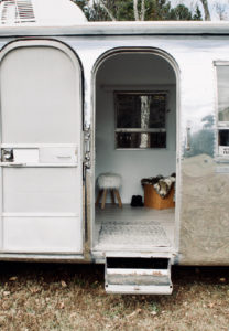 Camper Tour: Meet Magdalene the Airstream (for sale!), a vintage trailer renovated by @SteadyStreaminCashios | Featured on MountainModernLife.com