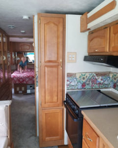 Tour this modern yet cozy renovated RV filled with lots of white, shiplap, and warm wood tones from @WilsonGrandAdventures! Featured on MountainModernLife.com