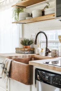 This RV remodel from JoyfullyGrowing will leave you speechless! See the before and after on MountainModernLife.com