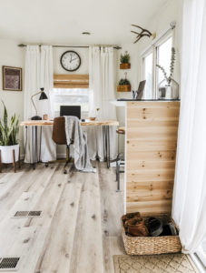 This RV remodel from JoyfullyGrowing will leave you speechless! See the before and after on MountainModernLife.com