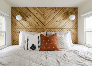 This RV remodel from JoyfullyGrowing will leave you speechless! See the before and after on MountainModernLife.com