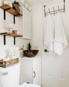 This RV remodel from JoyfullyGrowing will leave you speechless! See the before and after on MountainModernLife.com