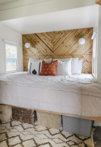 This RV remodel from JoyfullyGrowing will leave you speechless! See the before and after on MountainModernLife.com