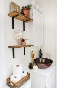 This RV remodel from JoyfullyGrowing will leave you speechless! See the before and after on MountainModernLife.com