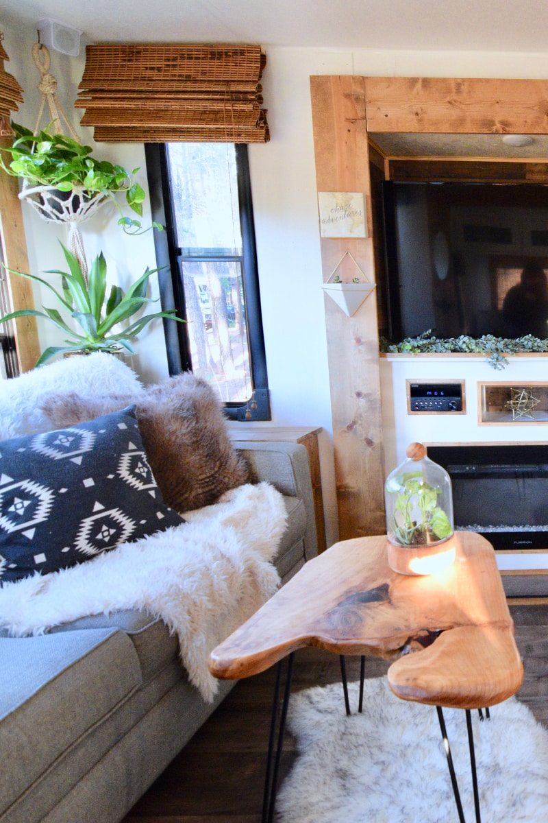 This renovated travel trailer from @TinCanRamblers has major Southwestern Vibes! See the before and after on MountainModernLife.com