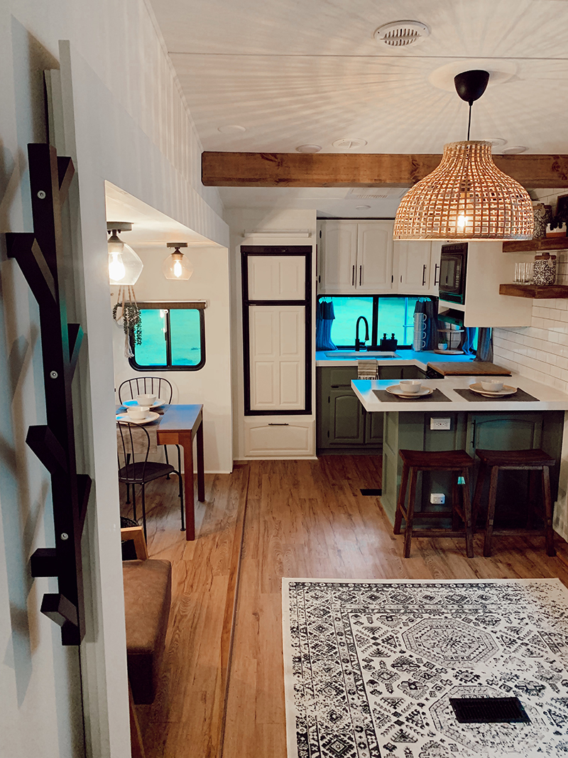 This remodeled 5th wheel has the coziest fireplace you've ever seen in a tiny home. Featuring @karleeandweston on MountainModernLife.com